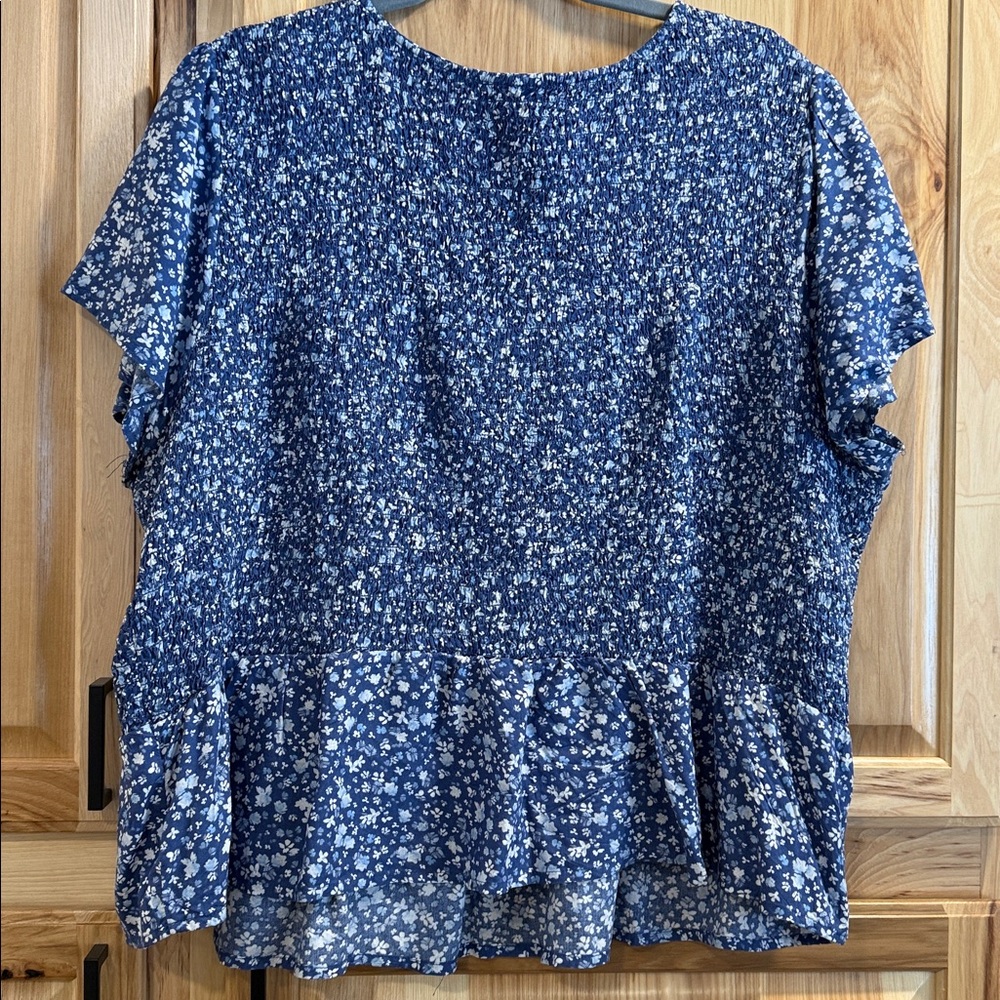 Old Navy Blue Ditsy Floral Smocked Peplum Cottagecore Short Sleeve Top Size 3X - Picture 6 of 12
